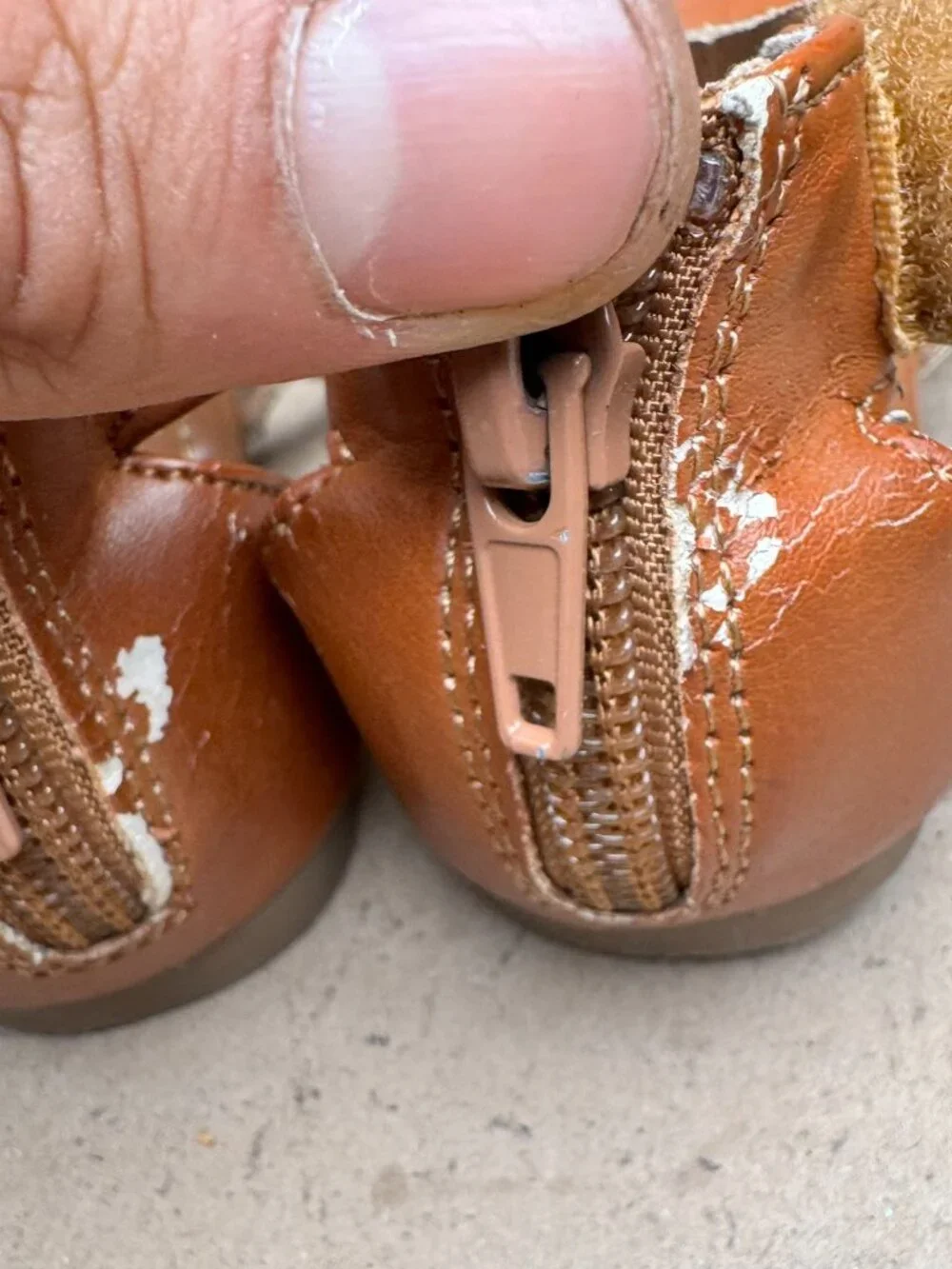 Steve Madden Girls Brown Gladiator Sandals Size 8 damage